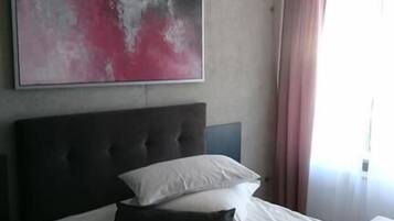 Apartment | Schreibtisch, schallisolierte Zimmer, kostenloses WLAN, Bettwäsche