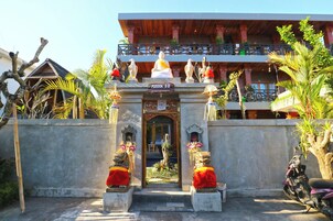 Fachada da propriedade