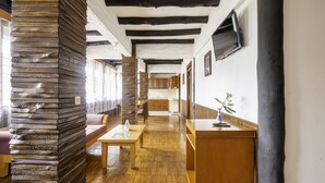 Unclassified image, 3 of 39, button - Capital O 2640 Rumah Kayu Cottage Syariah (Parongpong)