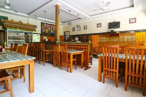 Free daily local cuisine breakfast