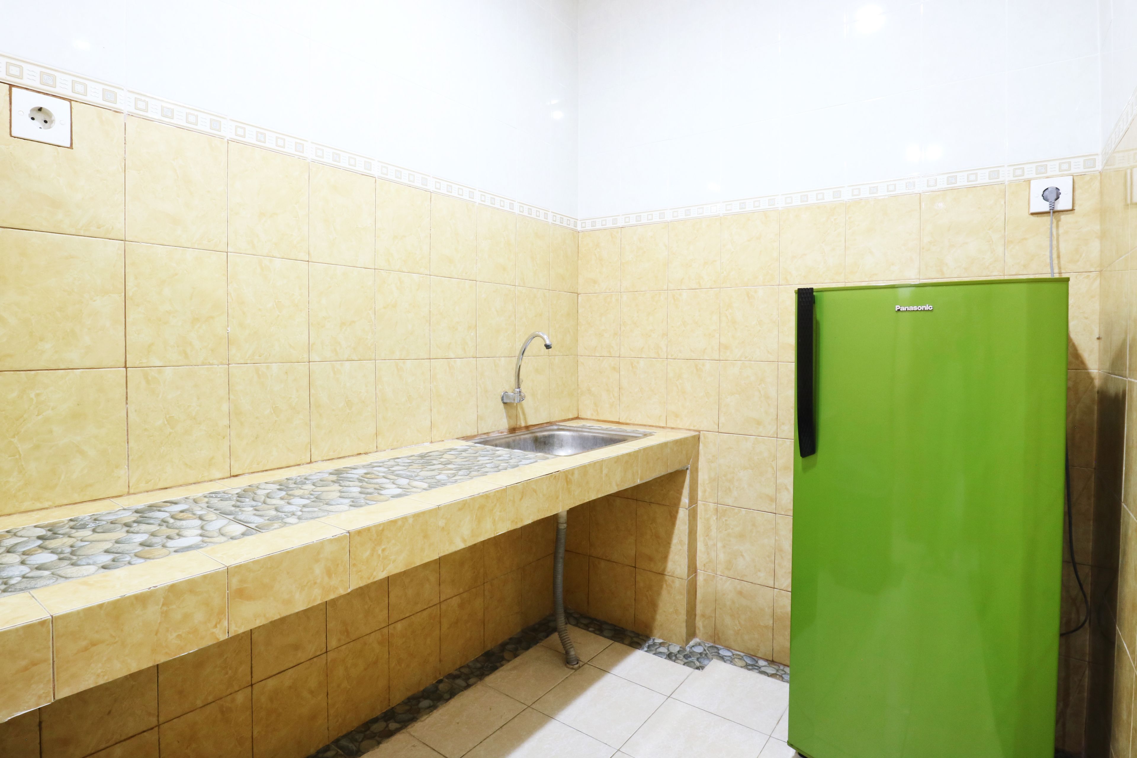 deluxe room | private kitchenette | fridge