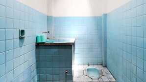 Standard Room, 2 Twin Beds | Bathroom | Shower, free toiletries, towels - Hotel Mawar 2 (Denpasar)