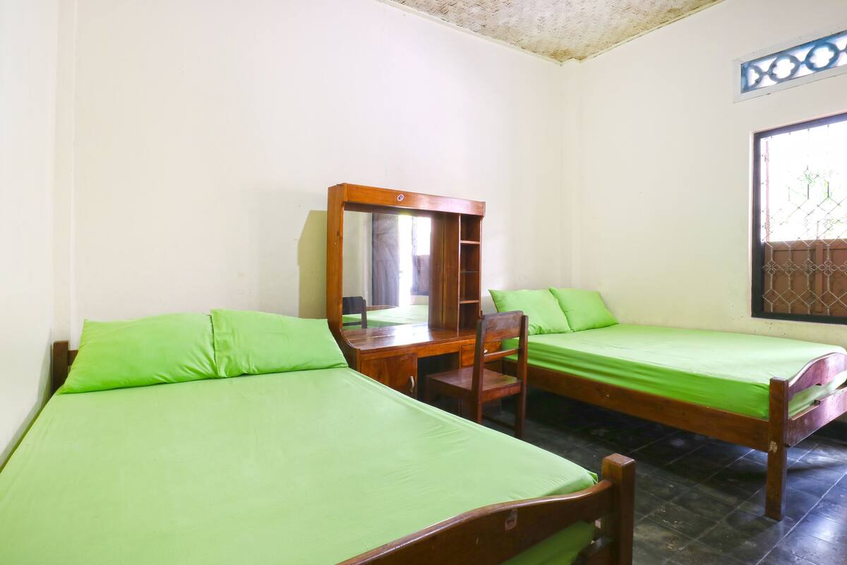 Chambre Standard, 2 lits une place | Bureau, draps fournis