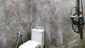 Deluxe Room, 1 Bedroom | Bathroom | Shower, free toiletries, towels - Hotel Mawar 2 (Denpasar)