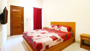 Deluxe Room, 1 Bedroom | Desk, bed sheets - Hotel Mawar 2 (Denpasar)