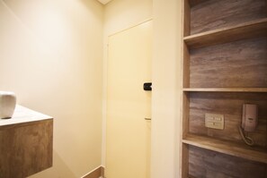 City Apartment, 1 Queen Bed, Non Smoking