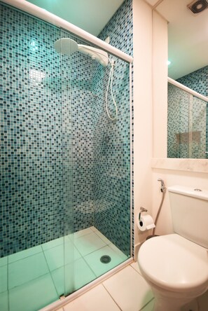 City Apartment, 1 Queen Bed, Non Smoking | Bathroom