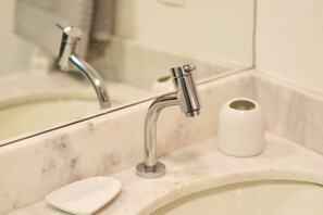 City-Apartment, 1 Queen-Bett, Nichtraucher | Badezimmer | Dusche