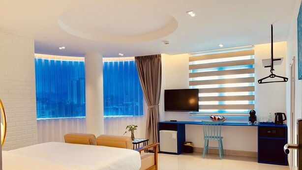 Suite, City View