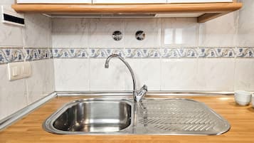 Basic Apartment | Private kitchen