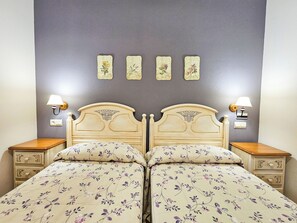 Basic Apartment | Individually decorated, bed sheets - Apartamentos Gavín Biescas 3000 (Biescas)