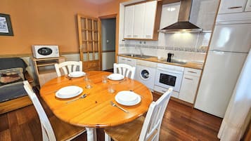 Basic Apartment | Living area