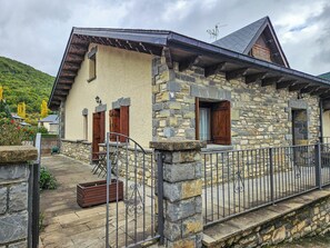 Front of property - Apartamentos Gavín Biescas 3000 (Biescas)