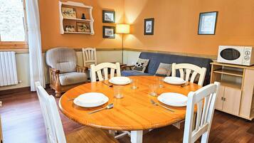 Departamento básico | Área de sala de estar | Televisión