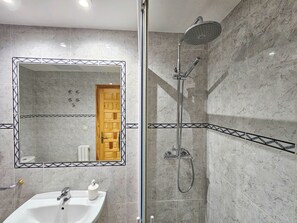 Basic Apartment | Bathroom | Towels - Apartamentos Gavín Biescas 3000 (Biescas)