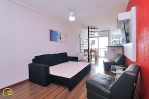 Appartement Duplex Panoramique, plusieurs lits, non-fumeurs | Coin séjour | Télévision LCD