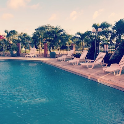 Hector Suites & Beach Hotel