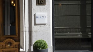 A building facade with a door, a sign with the number 16, and a sign that reads "DIANA HOTELS COLLECTION". - Hotel D Geneva (Geneva)