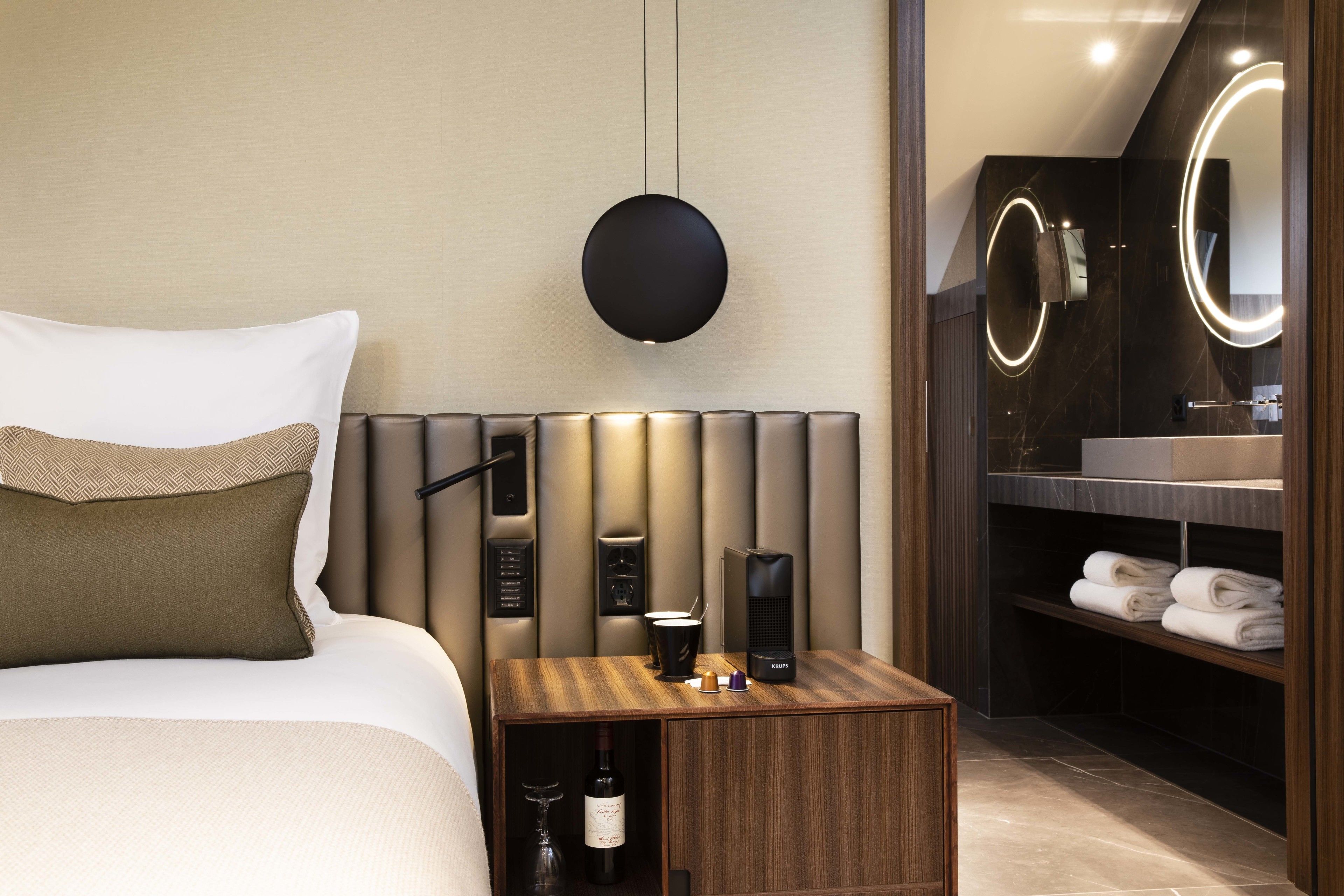 Minibar, két bảo mật tại phòng, phòng cách âm 