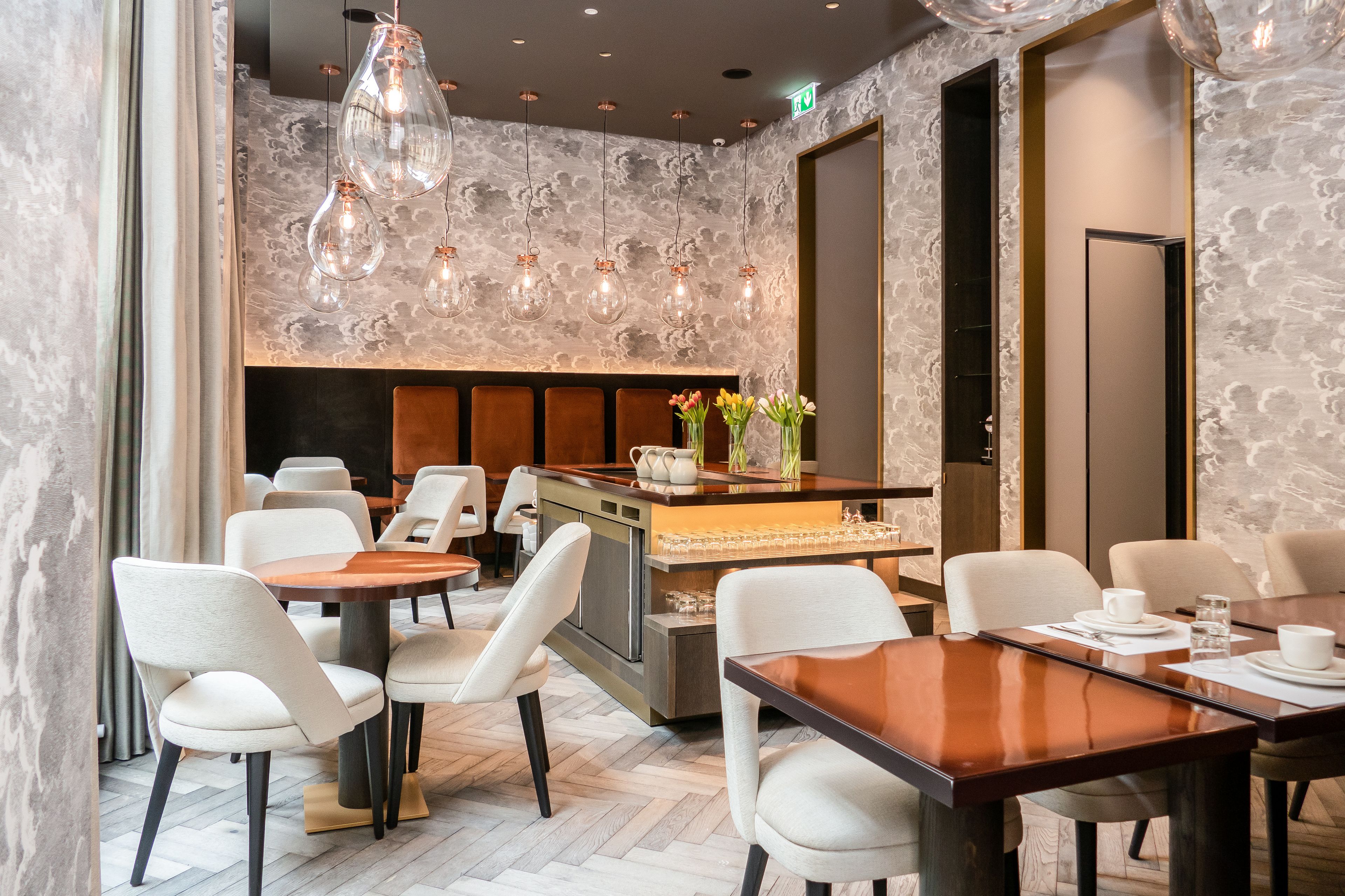 Desayuno buffet (CHF 27 por persona) 