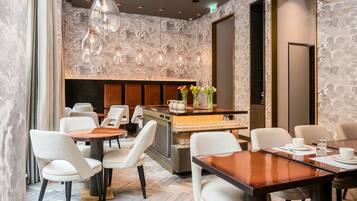 Colazione a buffet, servita tutte le mattine (27 CHF a persona)