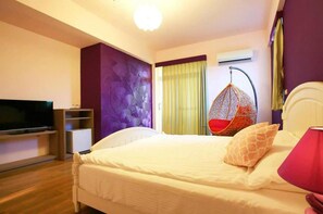 Desk, blackout curtains, free WiFi, bed sheets