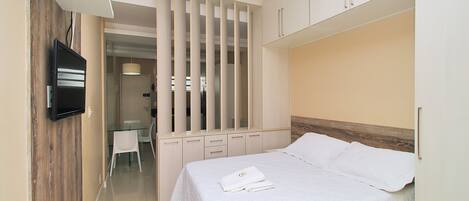 Studio, 1 Double Bed with Sofa bed, Non Smoking | Iron/ironing board, free WiFi, bed sheets