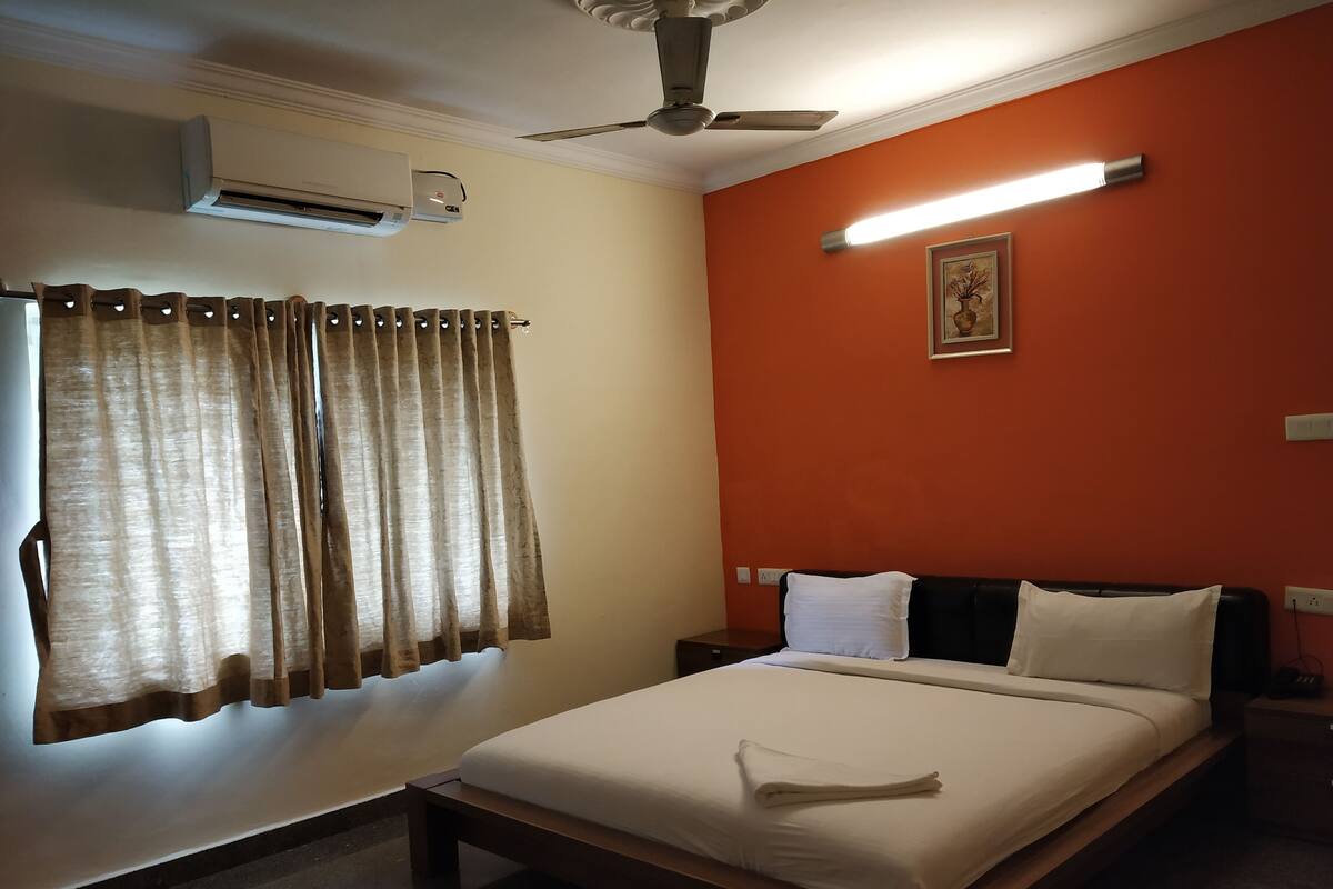 Chambre Double Deluxe, 1 très grand lit, non-fumeurs | Wi-Fi gratuit