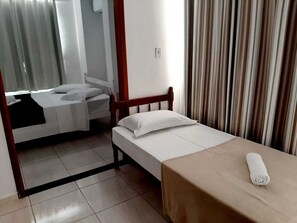 Standard Triple Room, Multiple Beds, Accessible, Non Smoking | Minibar, blackout drapes, soundproofing, free WiFi - Do Parque Pousada (Penha)