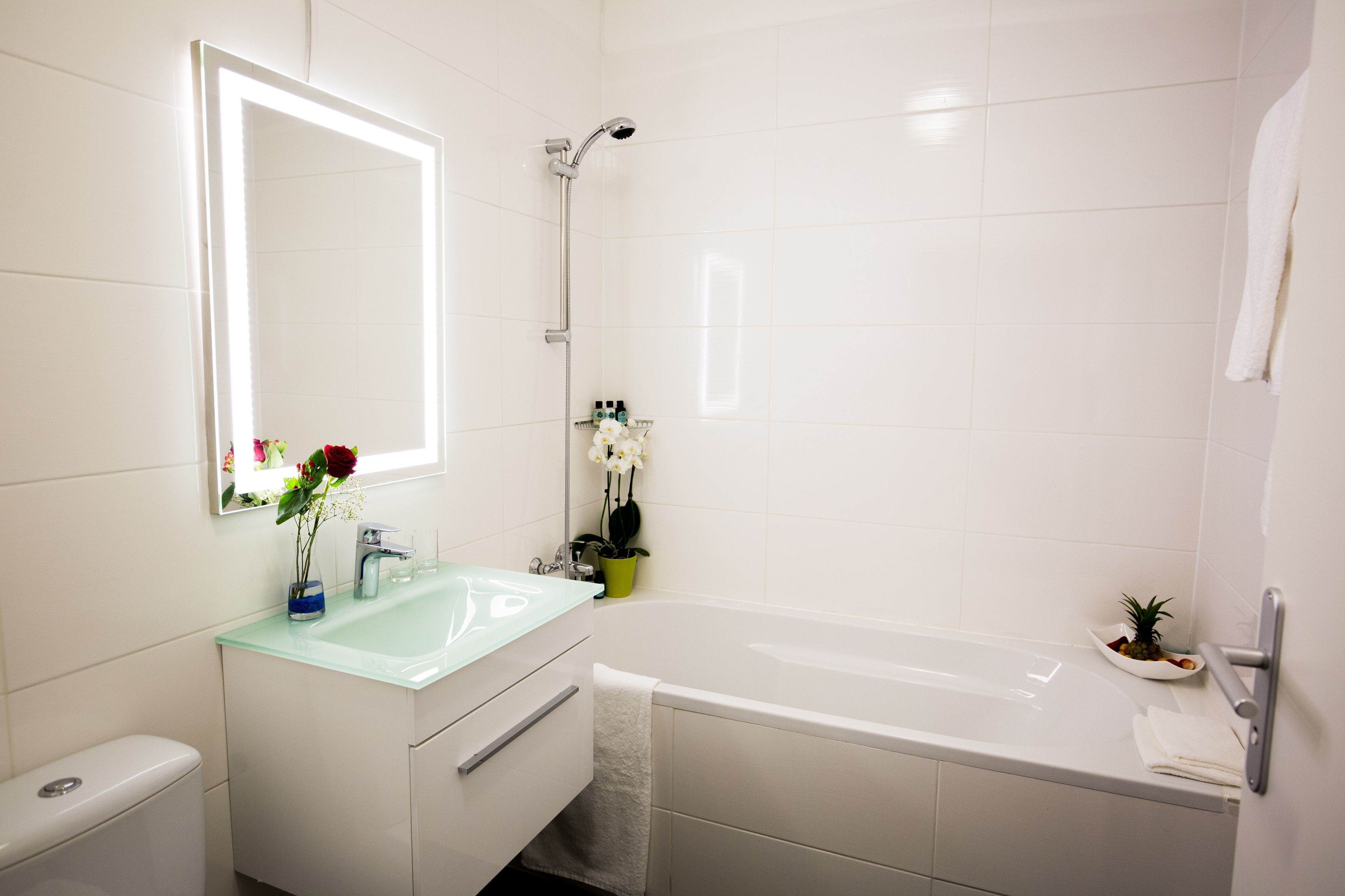 Bathroom | Shower, rainfall showerhead, towels