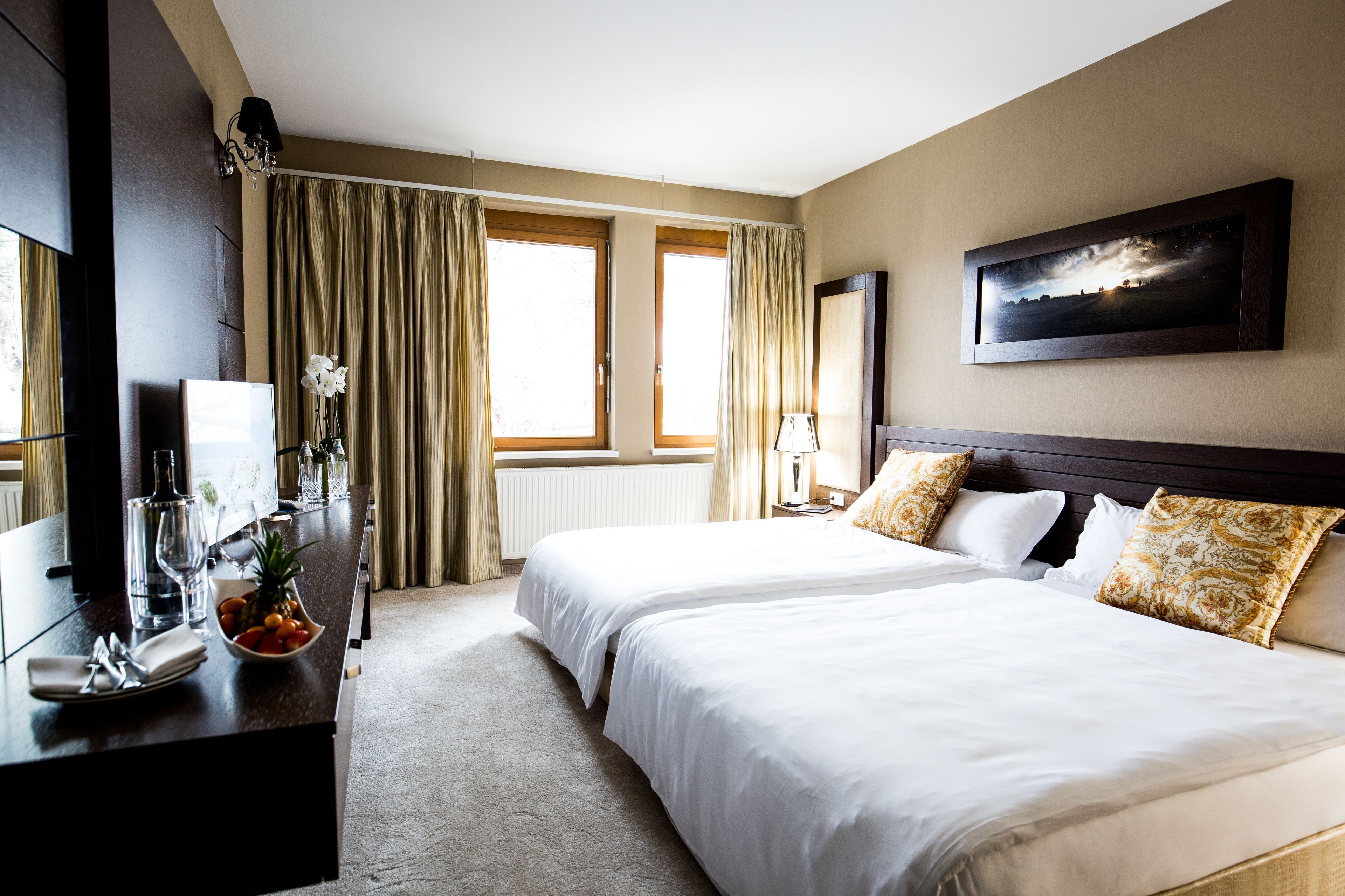 Frette Italian sheets, premium bedding, pillow-top beds, minibar