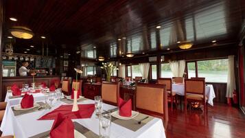 Breakfast, lunch, dinner served; local and international cuisine