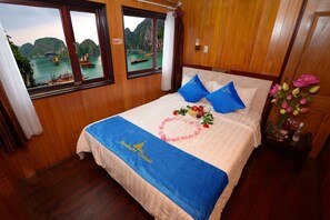 In-room safe, desk, blackout drapes, free WiFi - Sunlight Cruise (Hai Phong)