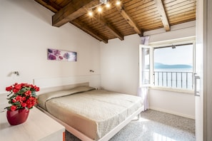 Apartment, 2 Bedrooms, Lake View