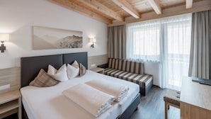 In-room safe, desk, blackout drapes, soundproofing - Rechenau Living & Relax (Soelden)
