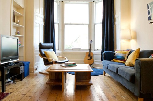 Beautiful Traditional 3 Bedroom Apartment in Edinburgh