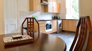 Casa (3 Bedrooms) | Cocina privada | Refrigerador, microondas, horno y parrilla de estufa 