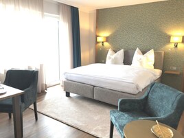 Premium Double Room | Desk, blackout drapes, soundproofing, free WiFi