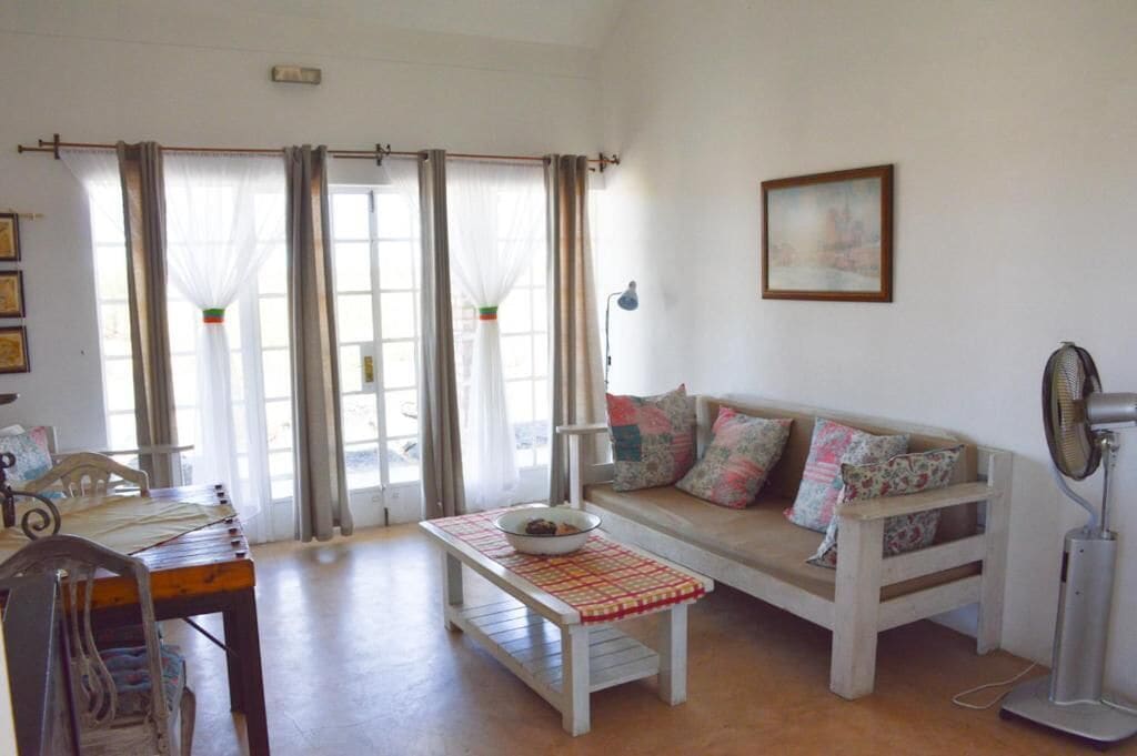 Bungalow Confort, cocina | Zona de estar | Libros