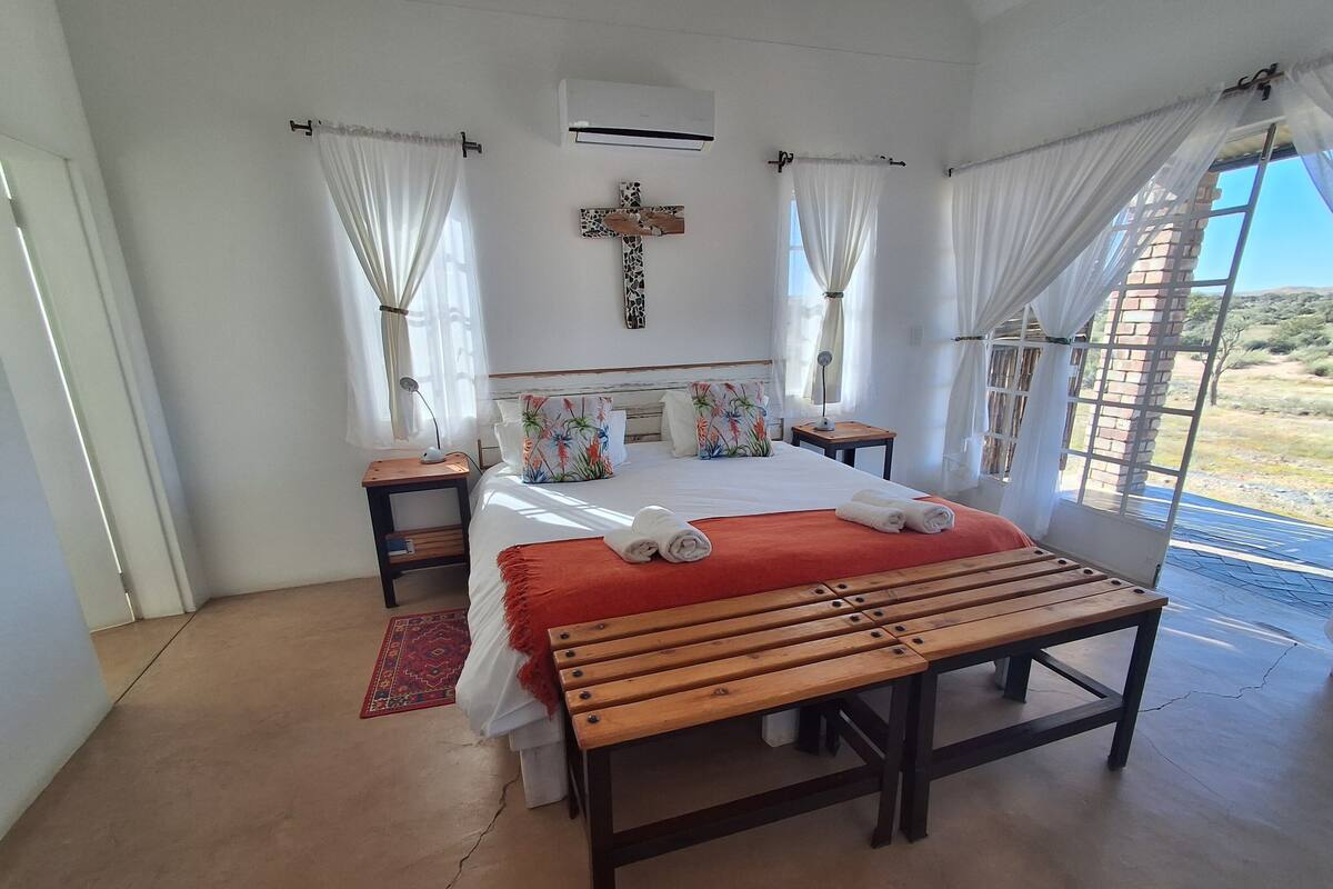 Travel crib, WiFi (surcharge), bed sheets