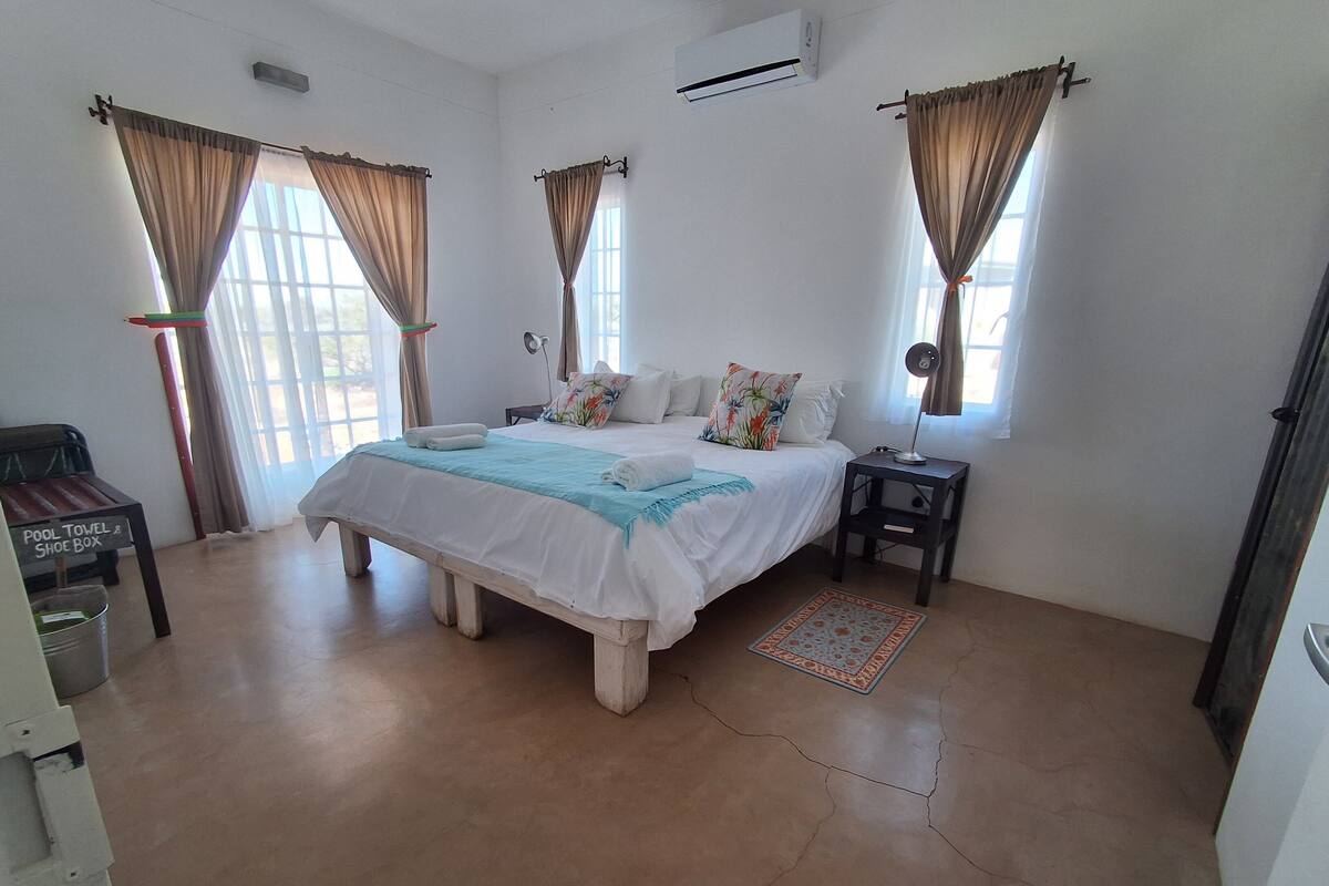 Travel crib, WiFi (surcharge), bed sheets
