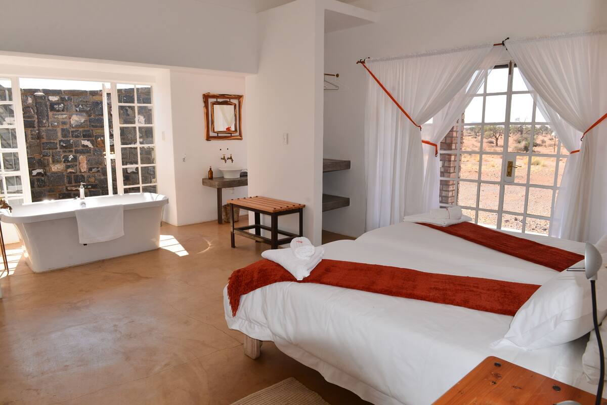 Family Suite | Travel crib, WiFi (surcharge), bed sheets