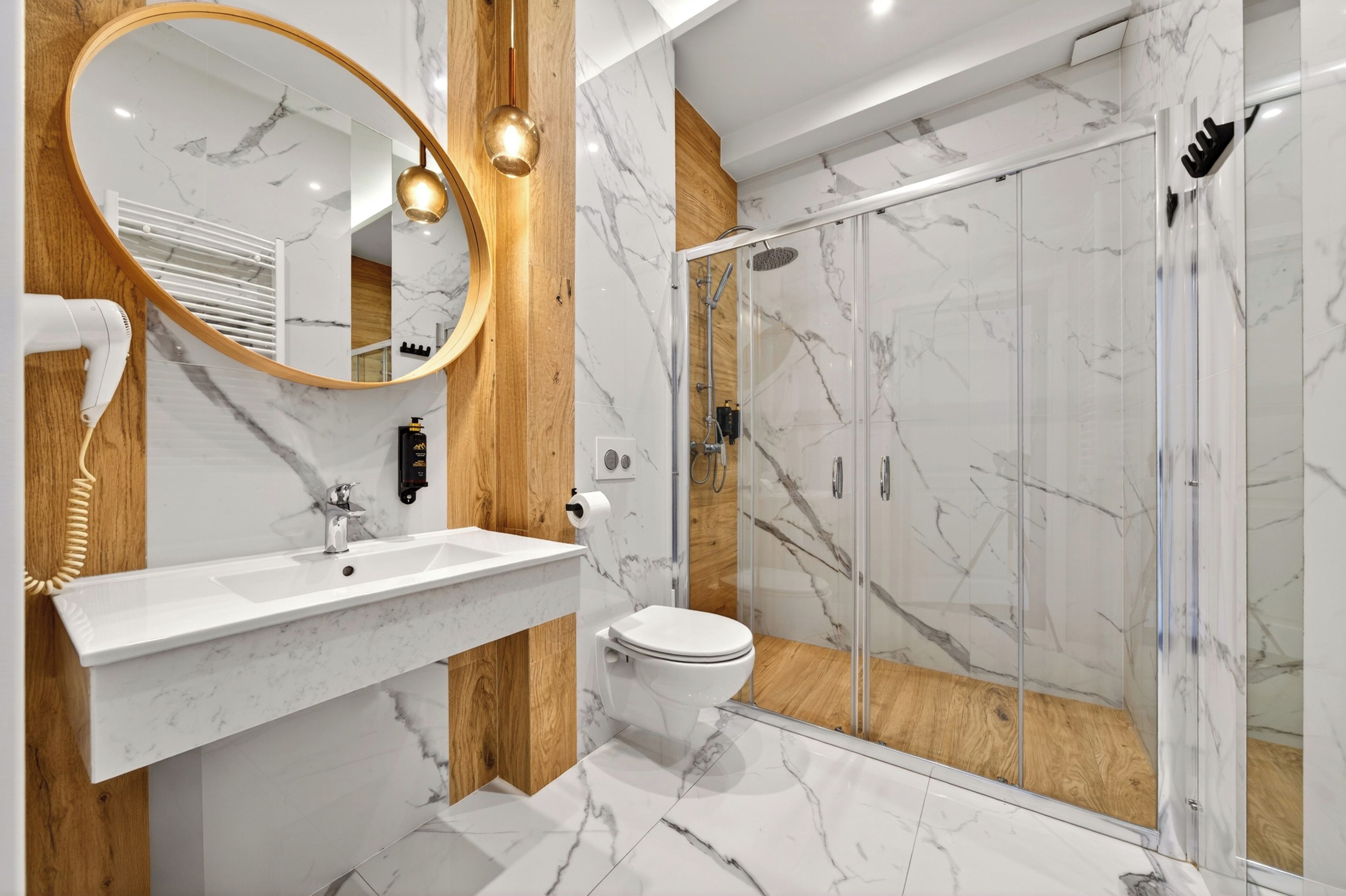 Romantic Studio Suite, Hot Tub | Bathroom | Shower, rainfall showerhead, free toiletries, hair dryer