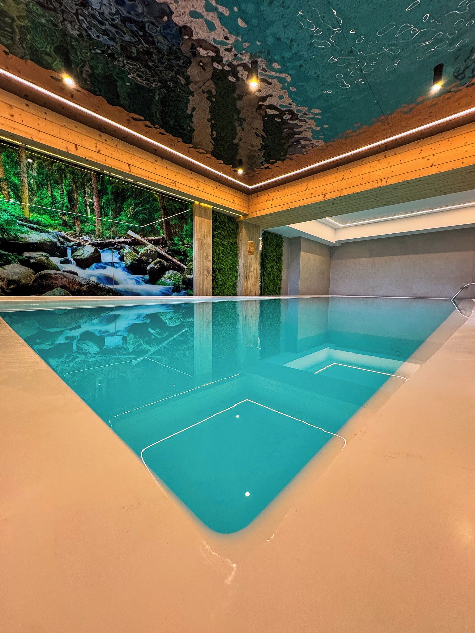 Innenpool, geöffnet von 12:00 Uhr bis 22:00 Uhr, Cabañas (kostenlos)
