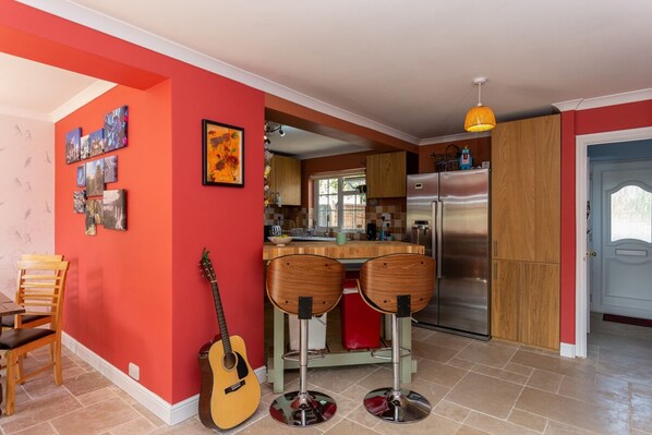 Maison (3 Bedrooms) | Cuisine privée | Réfrigérateur, micro-ondes, four, plaque de cuisson