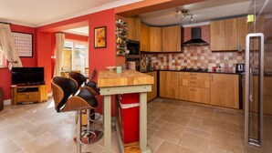 House (3 Bedrooms) | Private kitchen - Spacious 3 Bedroom House With Garden in Bermondsey (London)