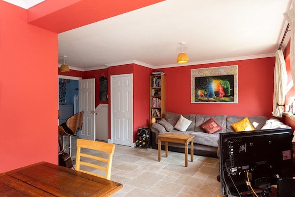 Maison (3 Bedrooms) | Salle de séjour | Télévision