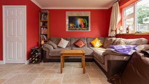 House (3 Bedrooms) | Living room - Spacious 3 Bedroom House With Garden in Bermondsey (London)