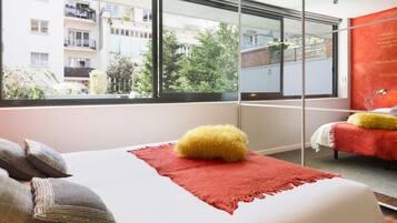 3 bedrooms, in-room safe, iron/ironing board, travel crib