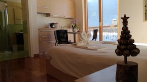 Comfort-Studio | Schreibtisch, Verdunkelungsvorhänge, schallisolierte Zimmer